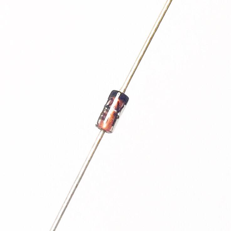 Kit com 50 Diodos Zener BZX55C2V4 2.4V DO-35 - KIT-SEMI-DIODO-ZENER-BZX55C2V4-2-4V-DO-35-50 - Comecx Labs
