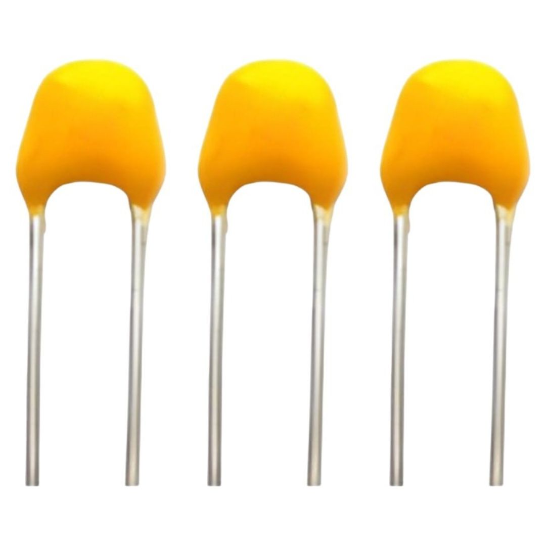 Kit com 50 Capacitores Cerâmicos 10nF 100V Fitados - KIT-CAP-CER-10NF-100V-FITADO-50 - Comecx Labs