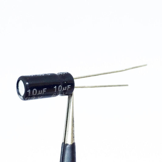 Kit com 50 Capacitores Eletrolíticos 10uF 63V Chong - KIT-CAP-ELET-10UF-63V-CHONG-50 - Comecx Labs