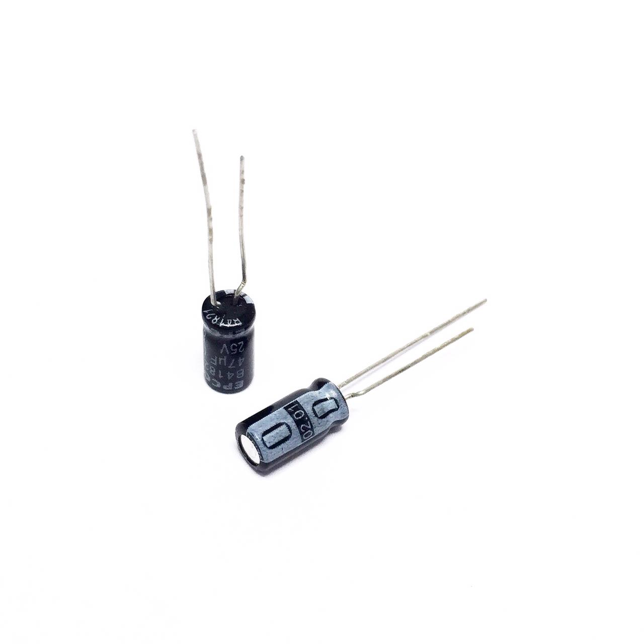 Kit com 50 Capacitores Eletrolíticos 47uF 25V - KIT-CAP-ELET-47UF-25V-50 - Comecx Labs