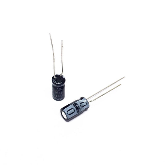 Kit com 50 Capacitores Eletrolíticos 47uF 25V - KIT-CAP-ELET-47UF-25V-50 - Comecx Labs
