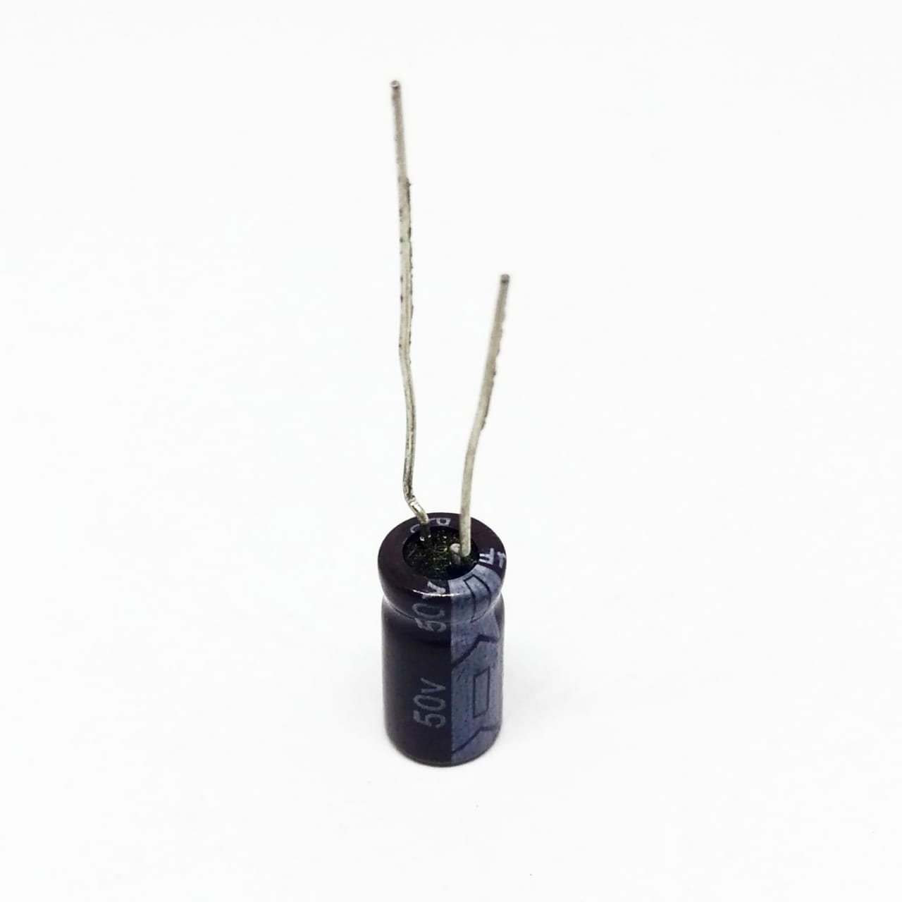 Kit com 50 Capacitores Eletrolíticos 47uF 50V 85C - KIT-CAP-ELET-47UF-50V-ZX-50 - Comecx Labs