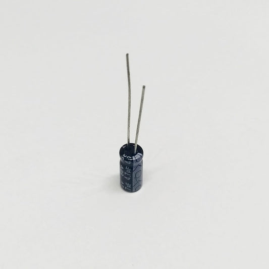 Kit com 50 Capacitores Eletrolíticos 4.7uF 50V 105C - KIT-CAP-ELET-4-7UF-50V-105C-50 - Comecx Labs