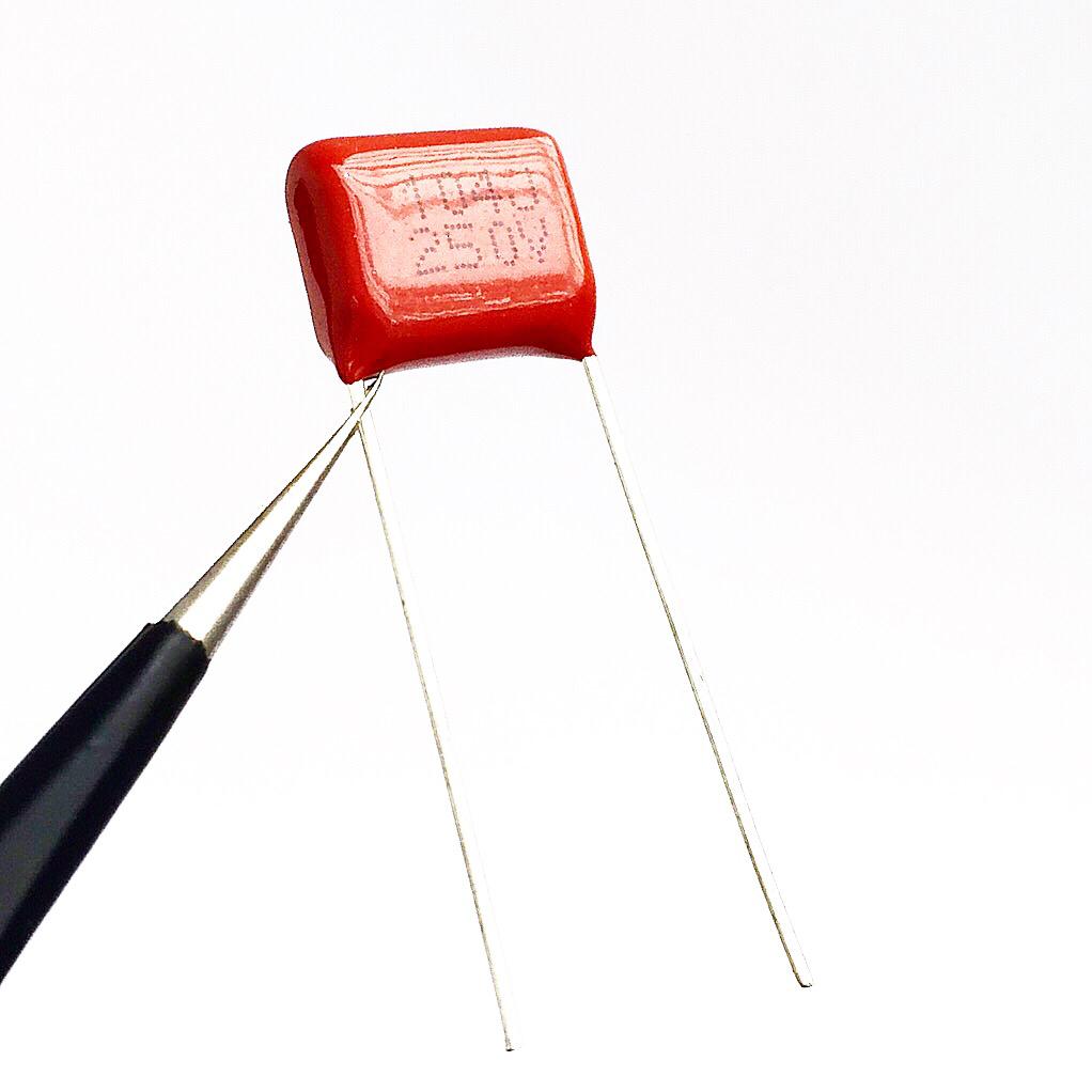 Kit com 50 Capacitores Poliéster Metalizado 100nF 250V - KIT-CAP-POL-MET-100NF-250V-B-50 - Comecx Labs